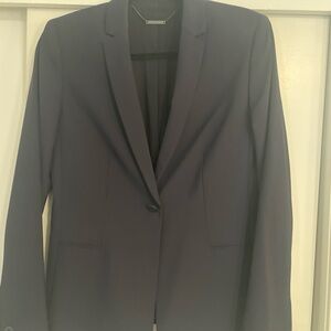 Elie Tahari women’s navy Blue Blazer Size 8. Single button